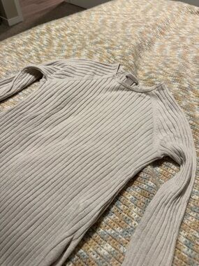 H&M Cream Ribbed Crewneck Sweater